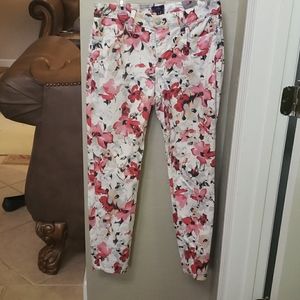 Georgous Nydj sz 8 off white floral red, tan, blac